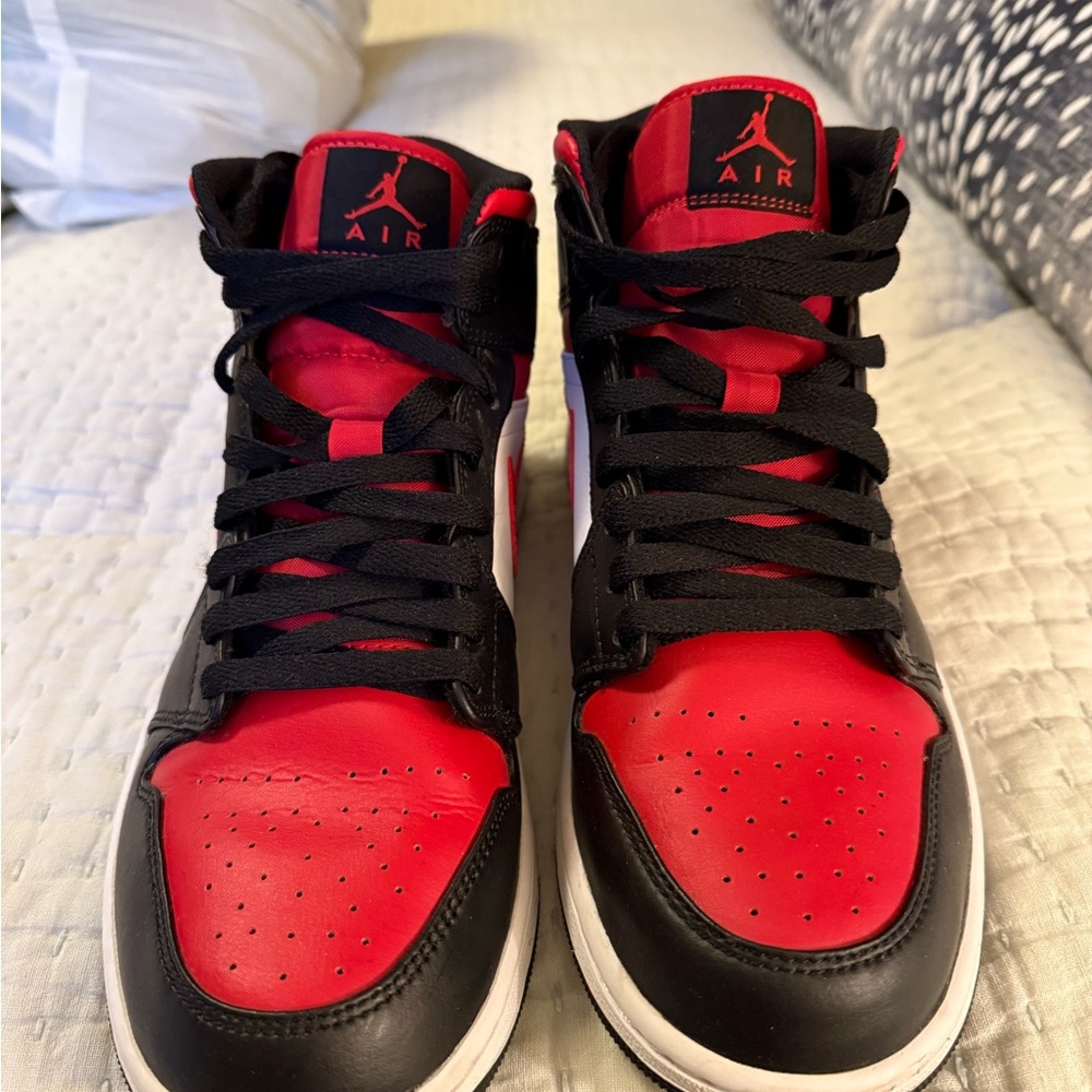 Men's Air Jordan Mid-  Black and Red gently used size 10